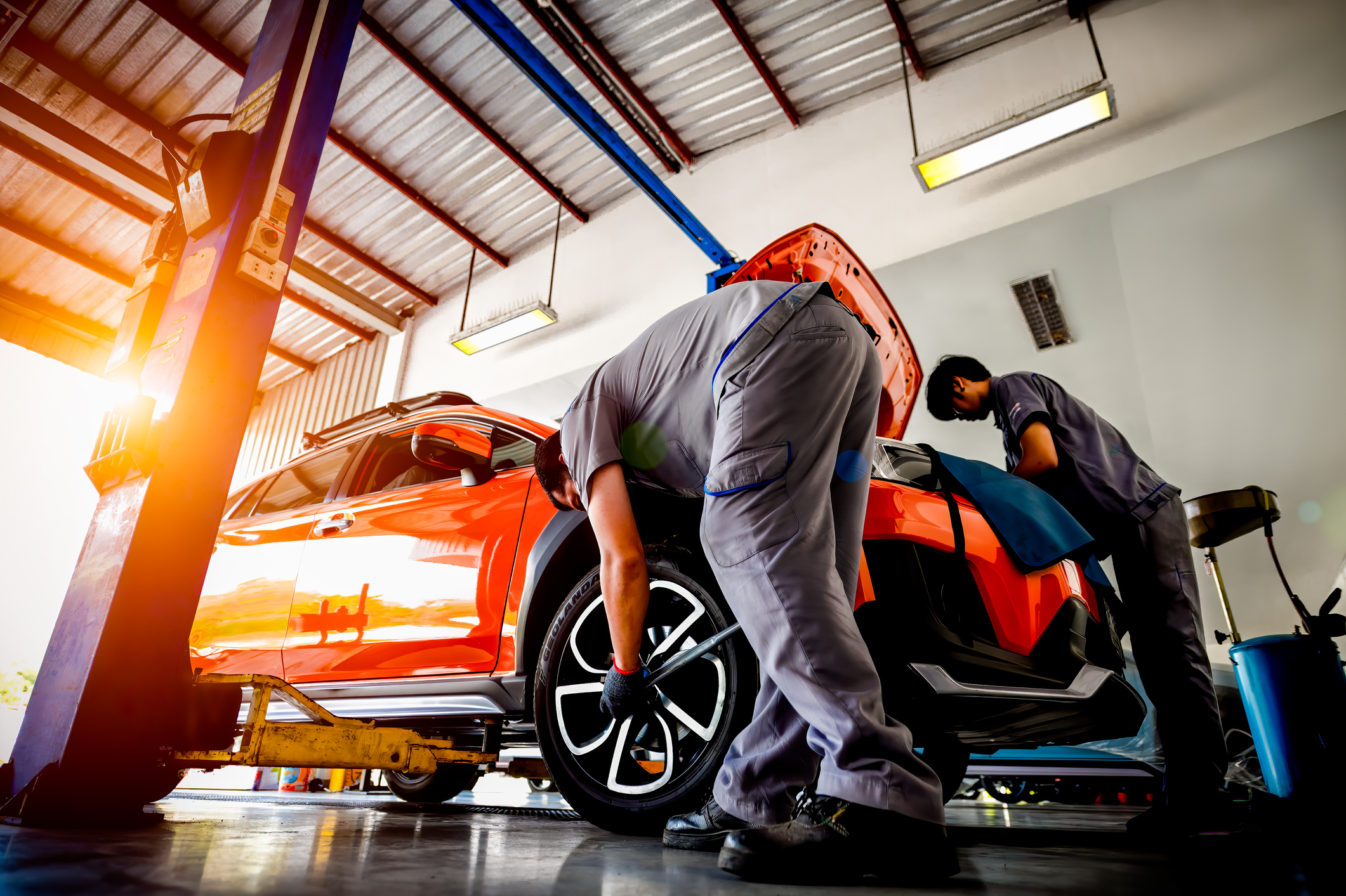 Lange wachttijden bij autogarages door tekort aan monteurs