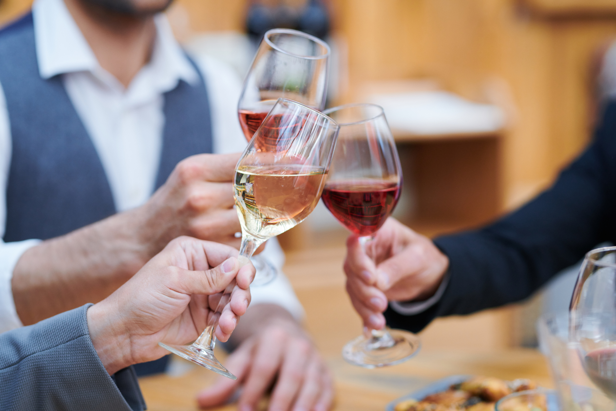 Borrels, massages en gratis lunch: zo lokt de werkgever personeel