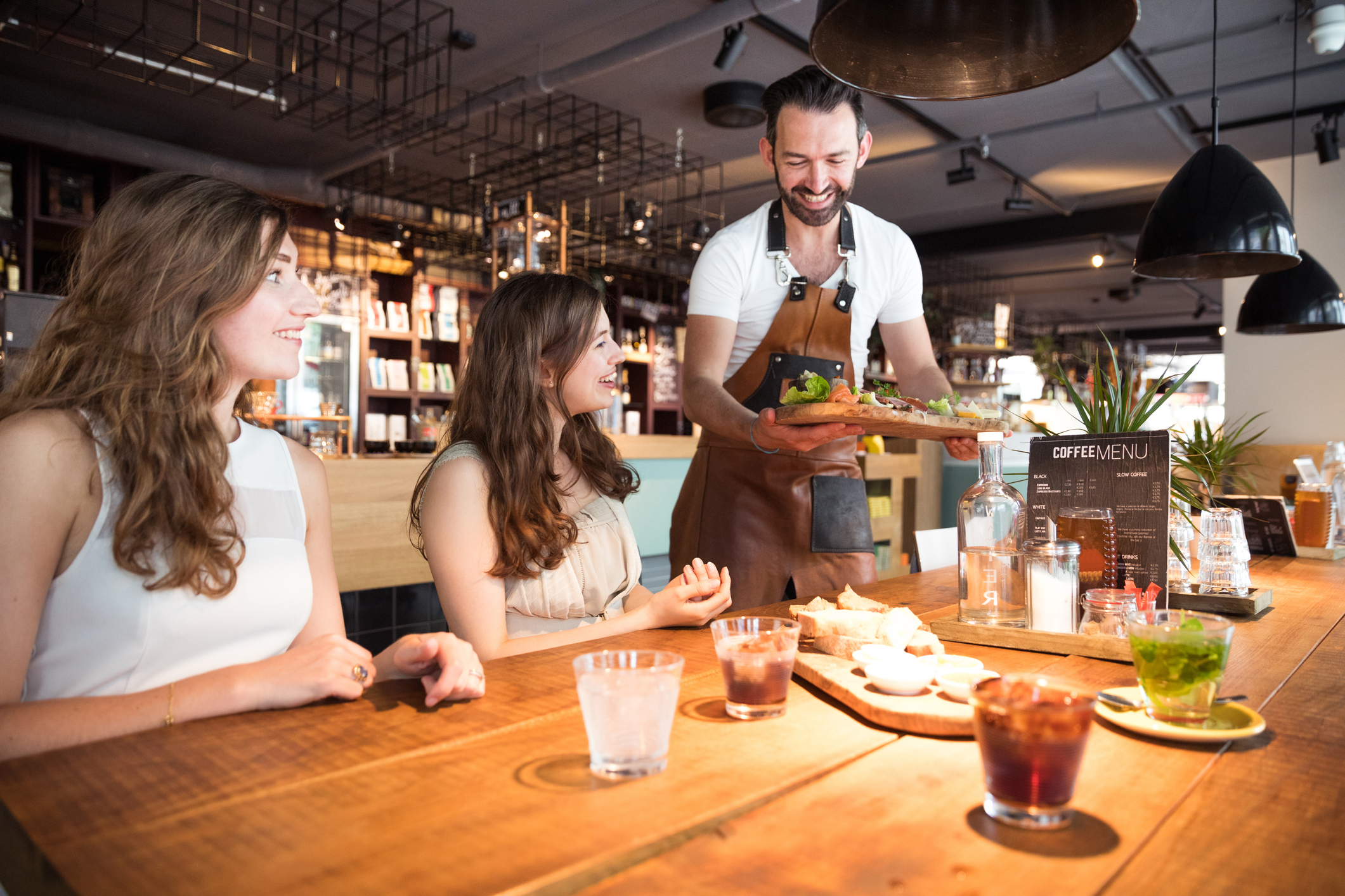 Witte rook in horeca: eindelijk loonsverhogingen