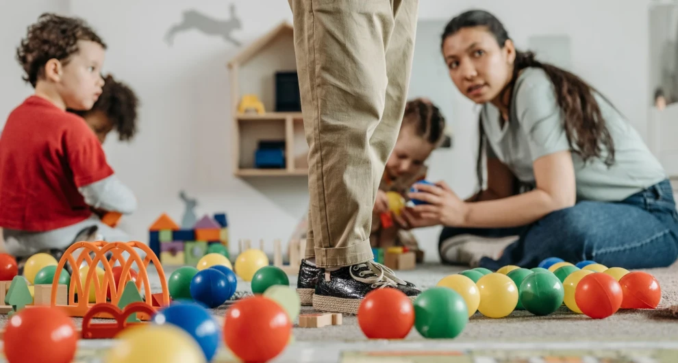 Wachtlijsten in kinderopvang blijven, personeelstekorten groeien verder